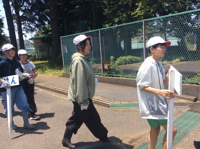 いも畑へ移動中