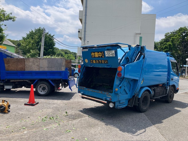 ごみ収集車