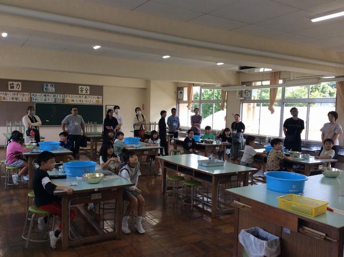 2年生の学習（家庭科室）