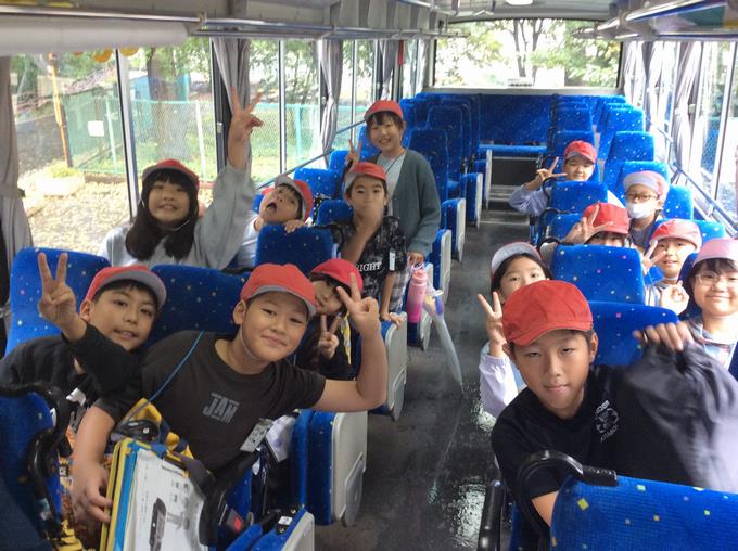 スクールバスの中🚌
