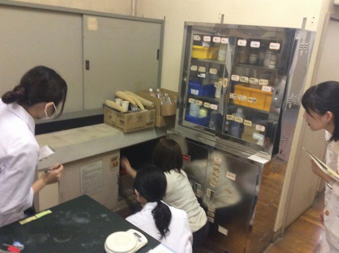 理科室薬品検査