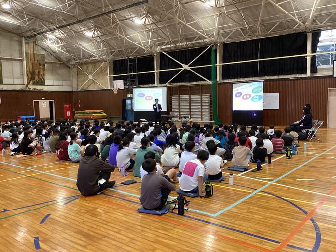 体育館で学年そろっての実施でした。