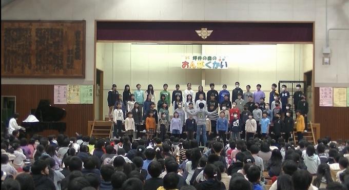 6年生は自分たちで伴奏・指揮を行いました。