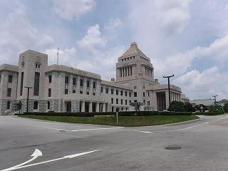 現地に議員の方もお越しくださり、一緒に写真撮影をしていただきました。