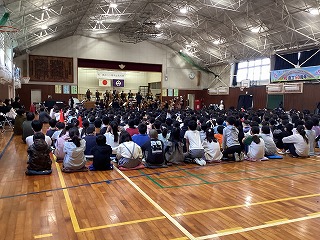アンコールの「ラデツキー行進曲」では、手拍子で子供たちも参加し、会場中が音楽に包まれました。