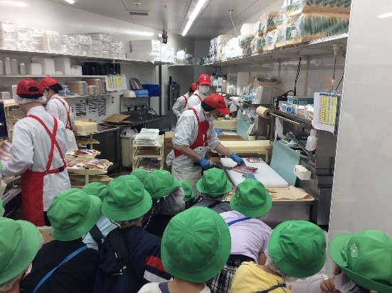 バックヤード見学の様子