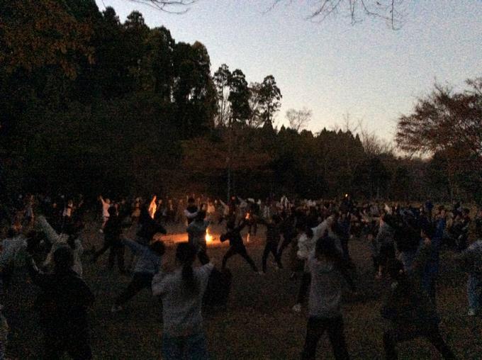 キャンプファイアー