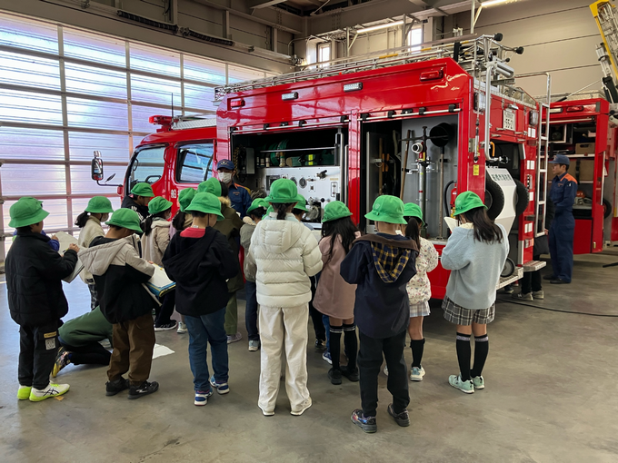 ポンプ車見学の様子