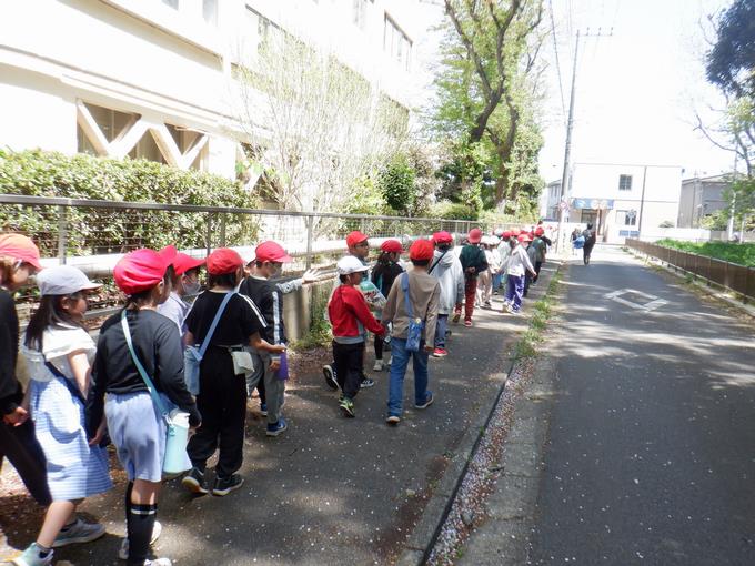 子供たちの列