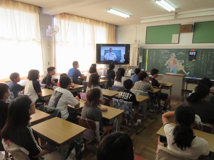 オンラインで全校朝会
