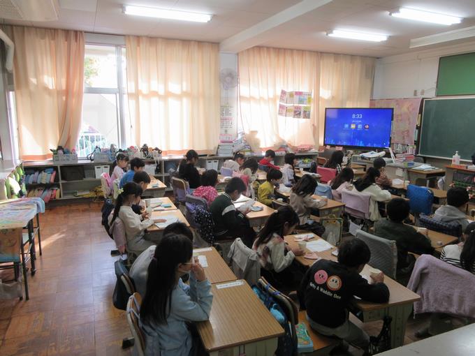 下を向いてぶくぶくうがい