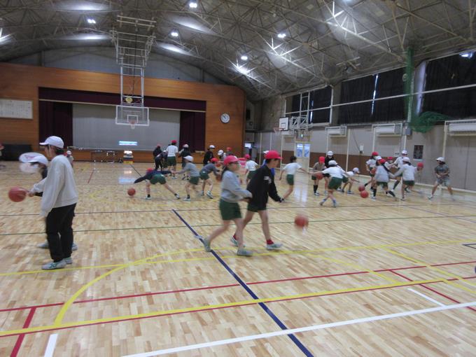 手つなぎドリブル