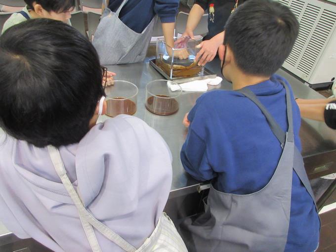 しょうゆ造り体験