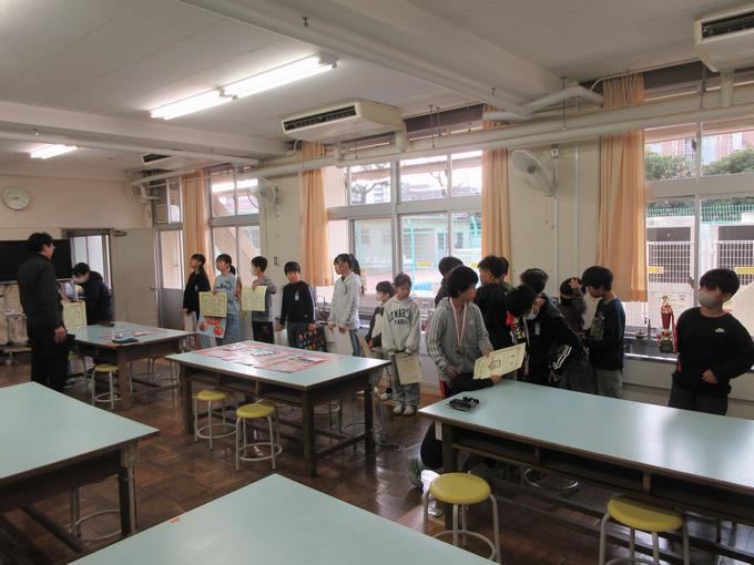 表彰される児童