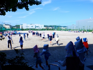 校庭へ避難です