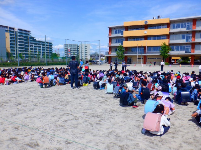 話を聞いてから下校です