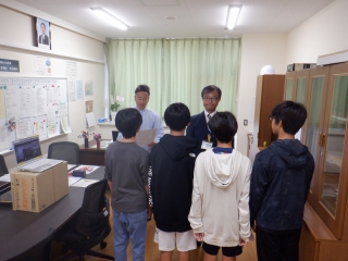 たくさんの児童が