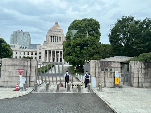 国会議事堂に到着