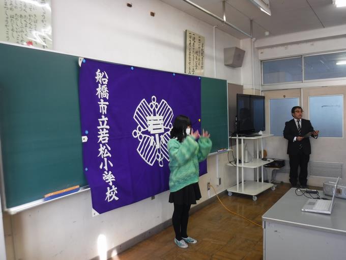 校歌斉唱@指揮は音楽委員会の6年生