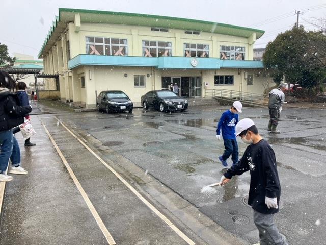 塩化カルシウムを撒く