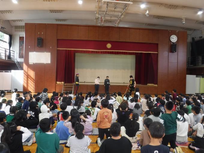 中国芸能雑技団