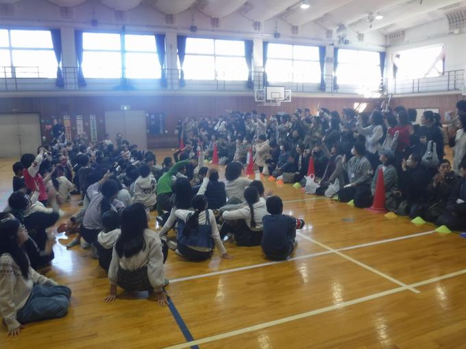 お家の人に手を振る時間です