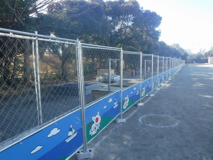 校庭のフェンスの改修工事