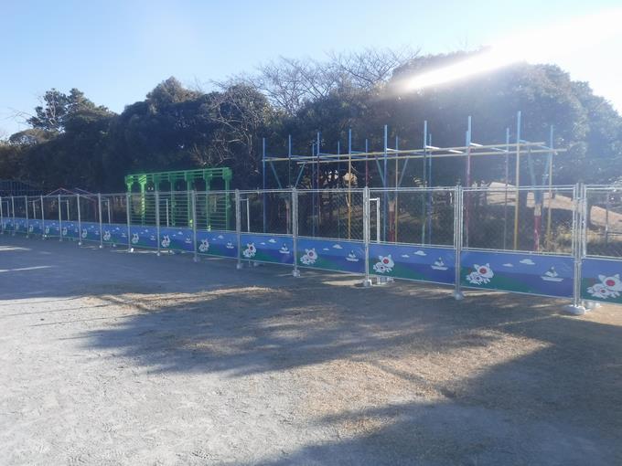 校庭のフェンスの改修工事