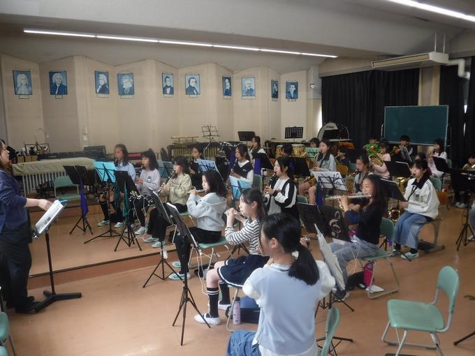吹奏楽部の朝練習