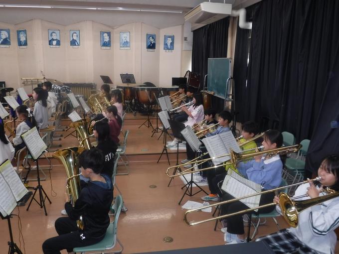 吹奏楽部の朝練習
