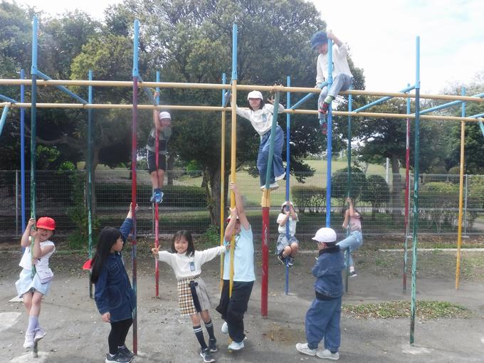 登り棒遊び