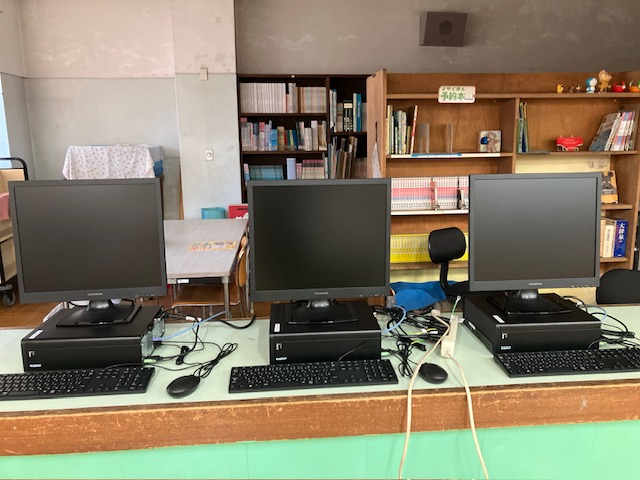 図書室のパソコン