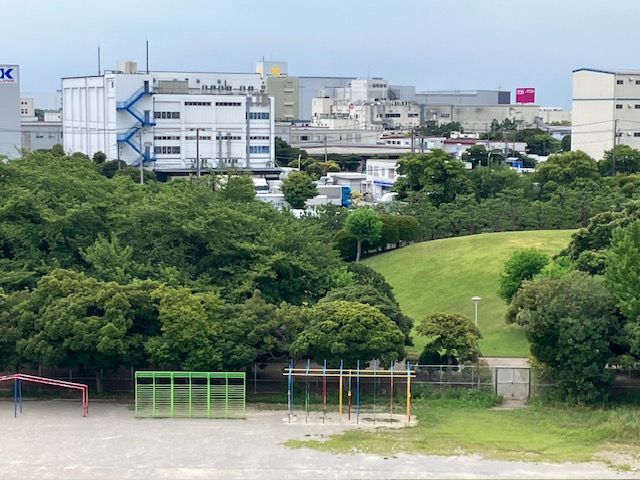 校庭から若松公園