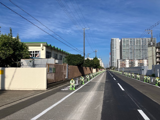 学校前の道路