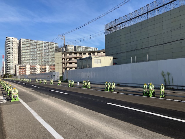 学校前の道路