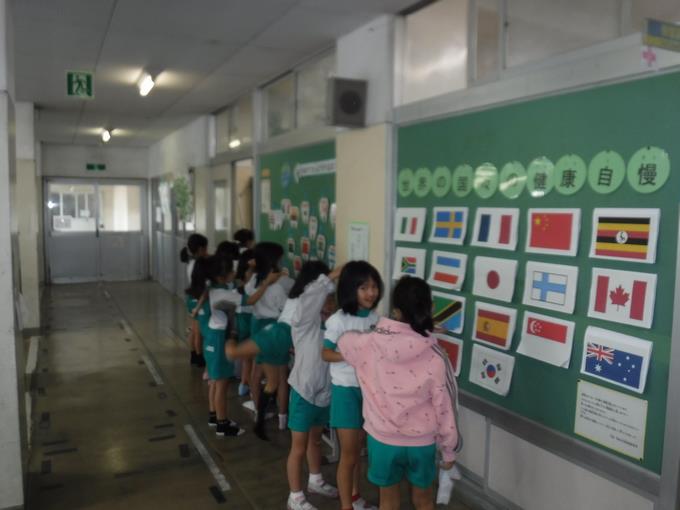 保健室前の廊下＠2年生