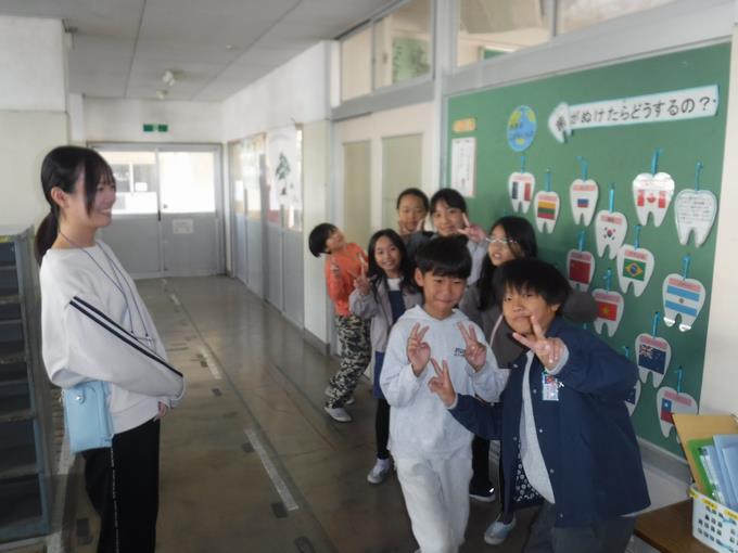 廊下で待機中です