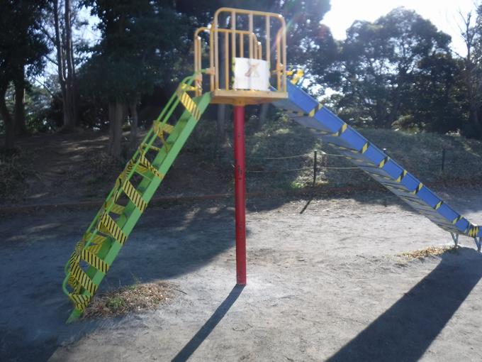 すべり台使用禁止