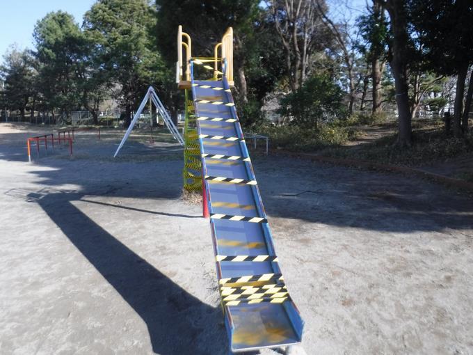 すべり台使用禁止