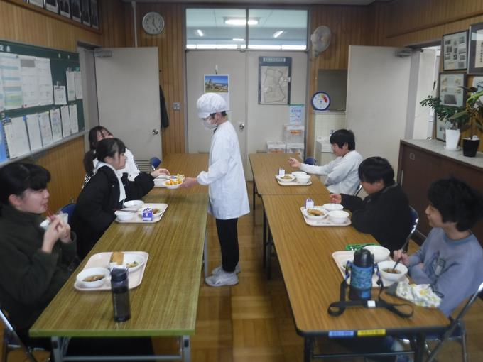 教室からフルーツが届きました