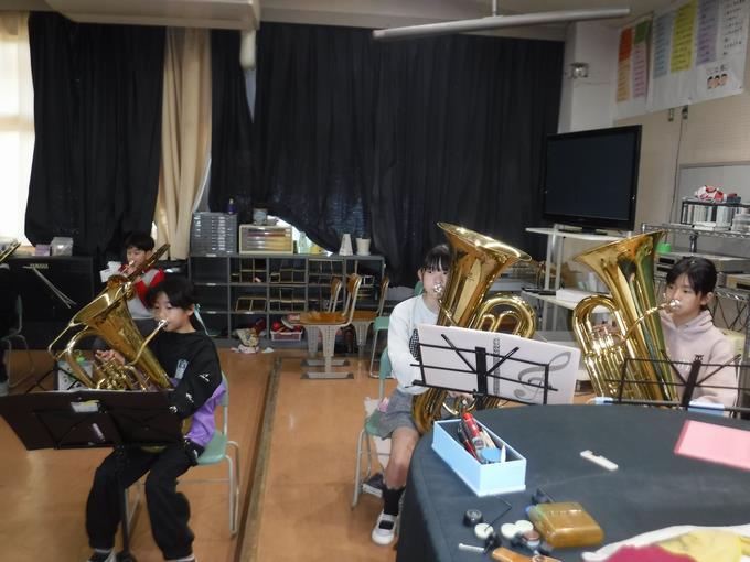 吹奏楽部の朝練習