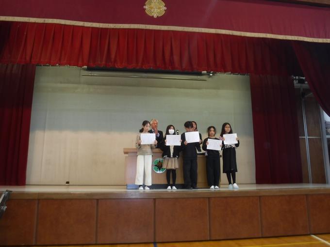 おいしい給食絵画コンクールの表彰