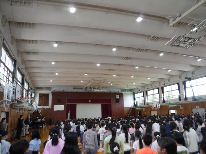 1年生を迎える会の様子1