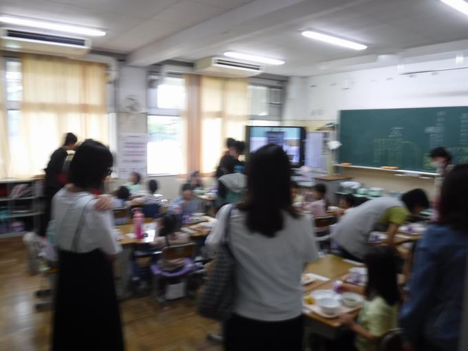 給食試食会・給食参観の様子3