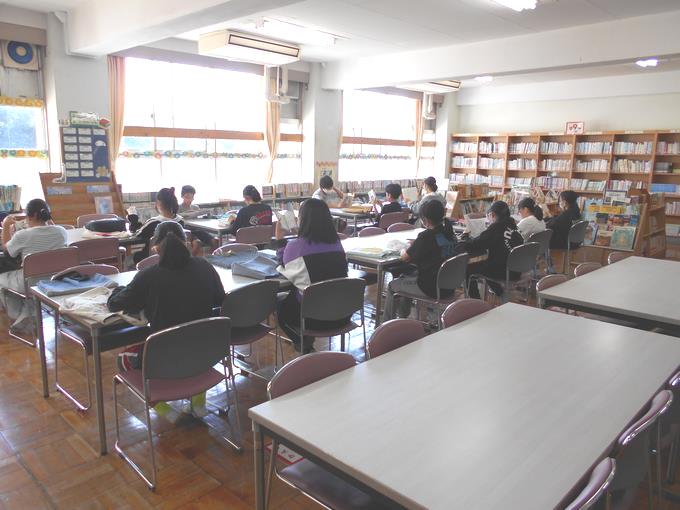 静かに読書