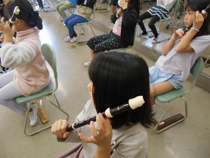 指だけで音を鳴らします