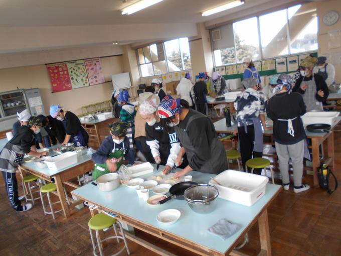 6年2組の調理実習