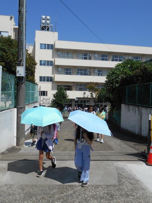 日傘で下校