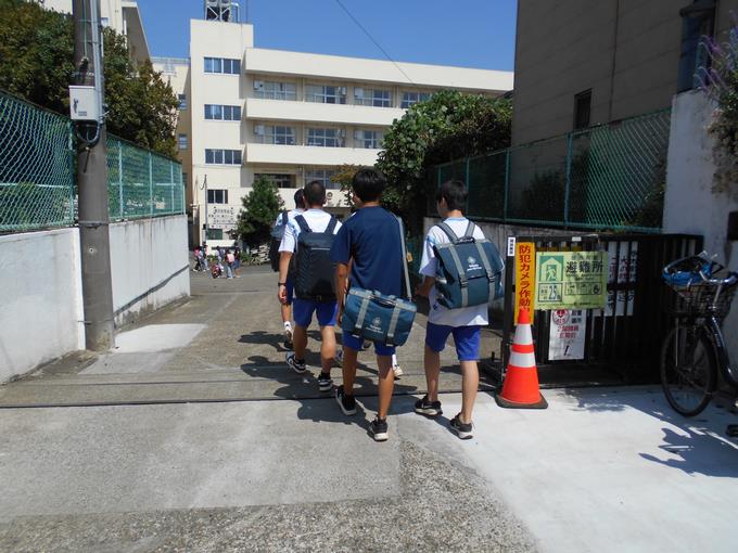 中学生も下校です