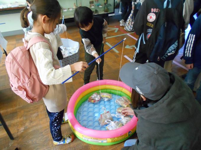 お菓子釣り